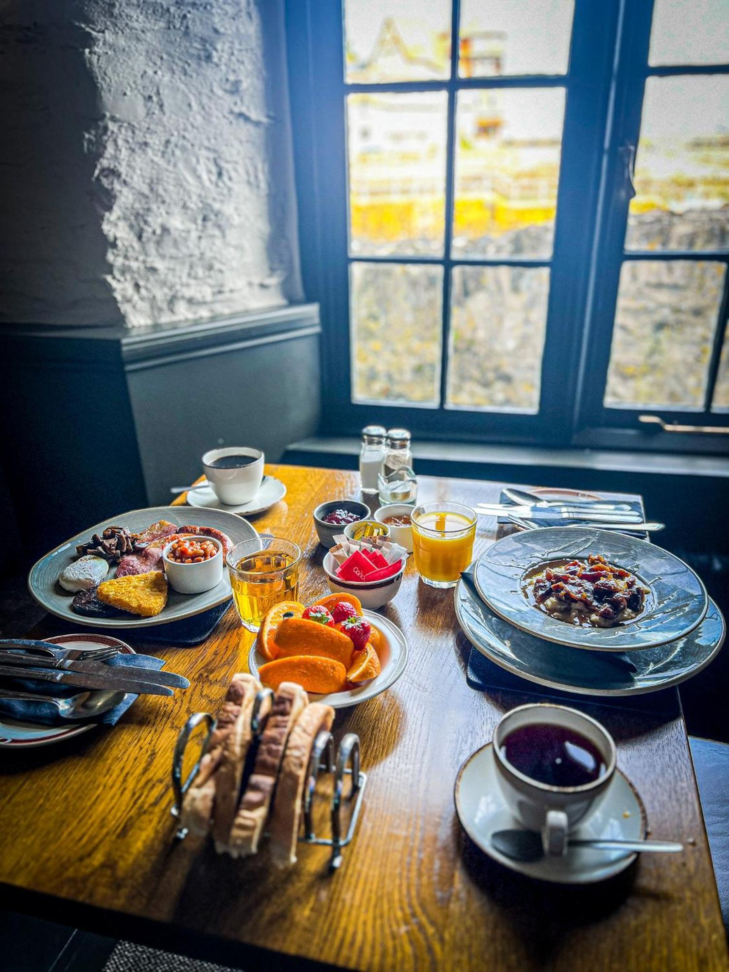 Rock House Hotel Линтън Екстериор снимка