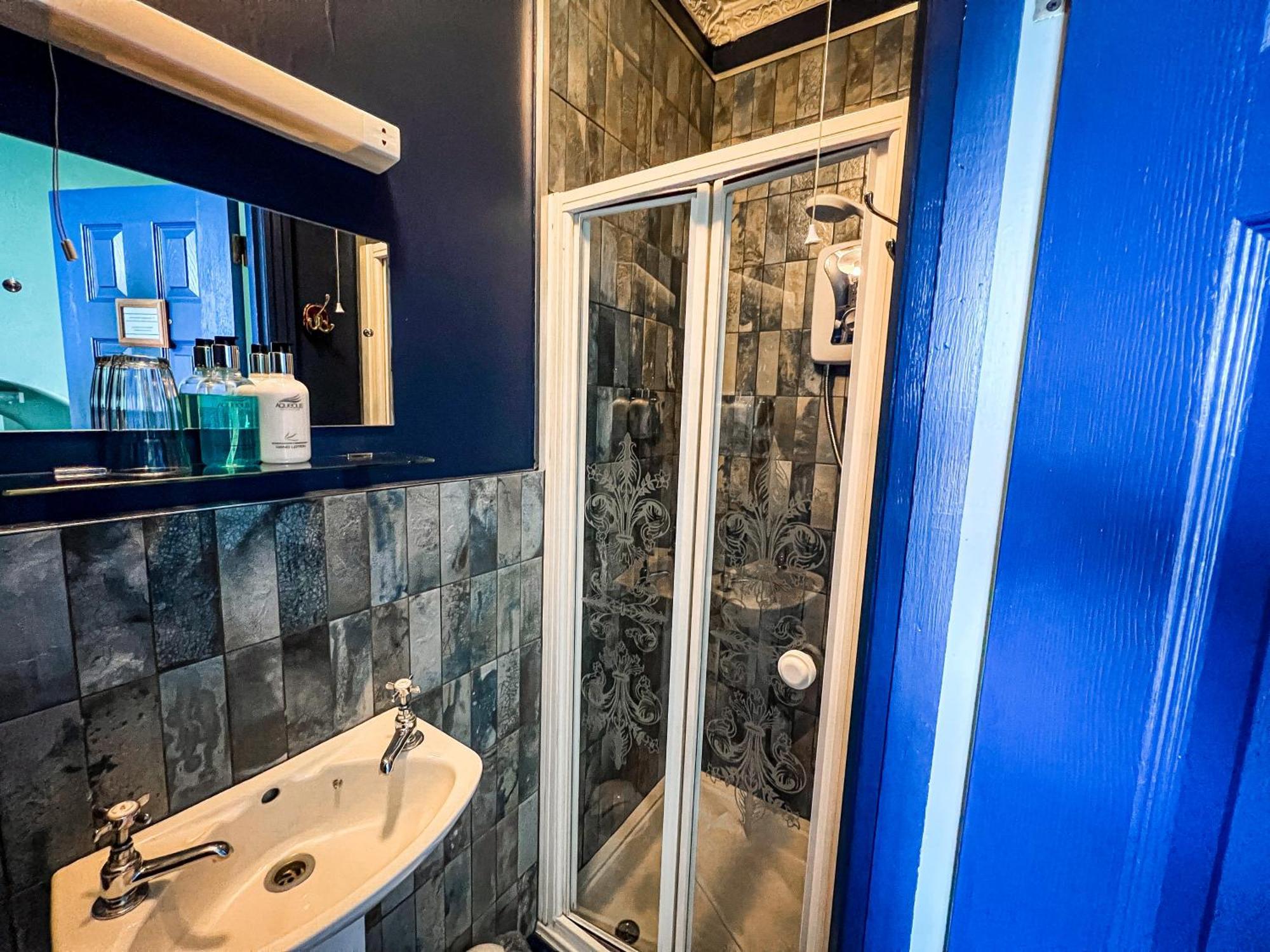 Rock House Hotel Линтън Екстериор снимка